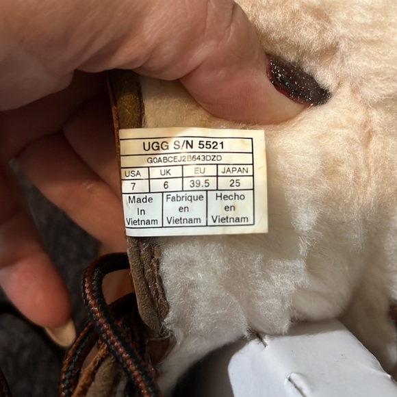 Ugg Event fabrics waterproof Boot with fuzz inside! Original box - Picture 10 of 10